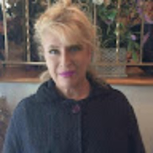 Profile Picture of Karen Berliner (@karenberliner) on Poshmark