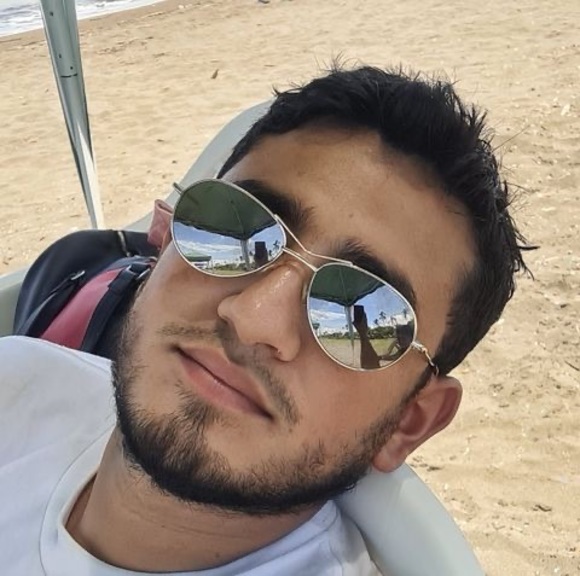 Profile Picture of Gabriel Torrez (@obitosaens) on Poshmark