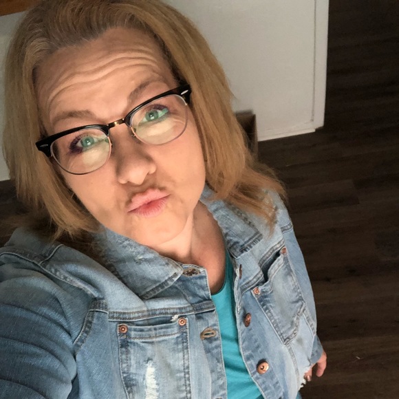 Doneva Gonzalez - Poshmark Profile Picture of Doneva Gonzalez (@doneva88) on Poshmark