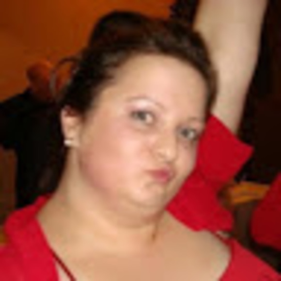 Profile Picture of Lyndsay Wiacek (@lynnley27) on Poshmark