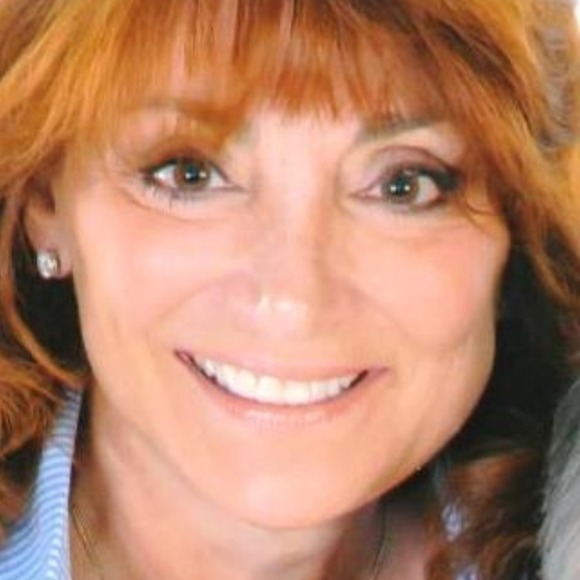 Profile Picture of Aggie Golio (@aggie10583) on Poshmark