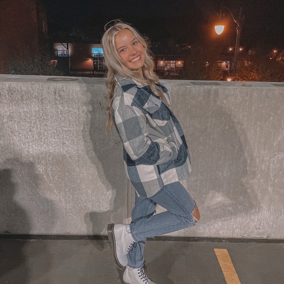 Profile Picture of Laura-kate Tully (@laurakatetully1) on Poshmark