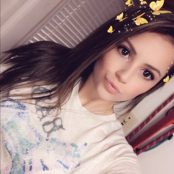 Profile Picture of Gracie Snipe (@gracie_snipe) on Poshmark