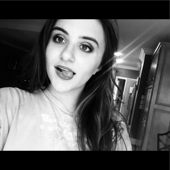 Profile Picture of Abby Mcjunkin (@abbym1022) on Poshmark