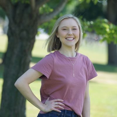 Profile Picture of Carly Ross (@carlyrossonair) on Twitter