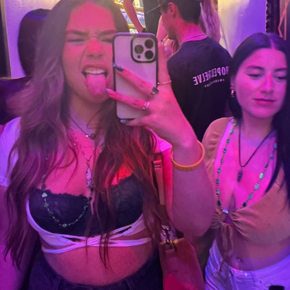 Profile Picture of Hannah Bensel (@hannahbensel) on Poshmark