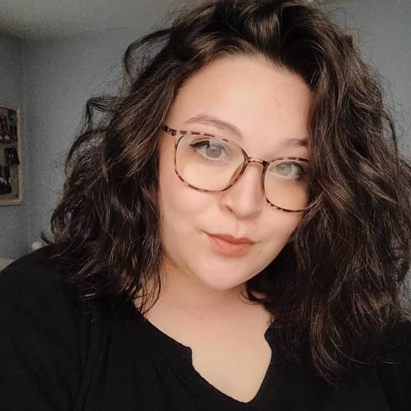 Alana Knobel - Poshmark Profile Picture of Alana Knobel (@alanaknobel) on Poshmark