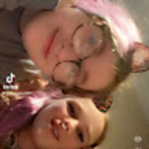 Profile Picture of Abbagale Howell (@abbagalehowell) on Poshmark