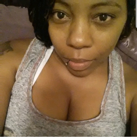 Profile Picture of Sharonda F (@susususu83) on Poshmark