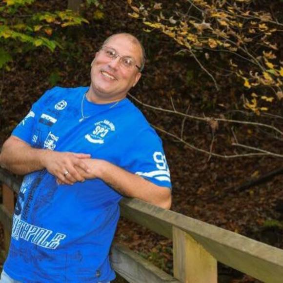Profile Picture of Domingo Graley (@gators7575) on Poshmark