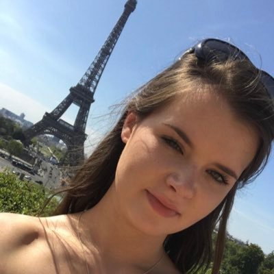 Profile Picture of Laura Keane (@lauraakeane) on Twitter