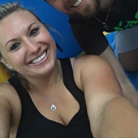 Profile Picture of Lindsey Mitschke (@lindz3721) on Poshmark