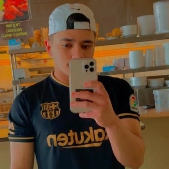 Profile Picture of Ariel Bueso (@arielbueso) on Poshmark