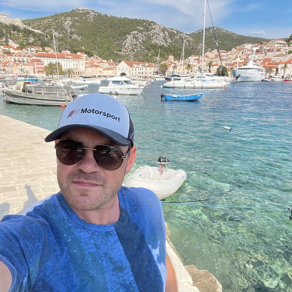 Profile Picture of Gary Grinberg (@garygrinberg) on Poshmark