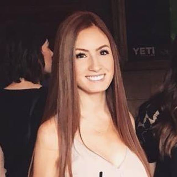 Profile Picture of Jacquelyn Janssen (@jacquelynj22) on Poshmark