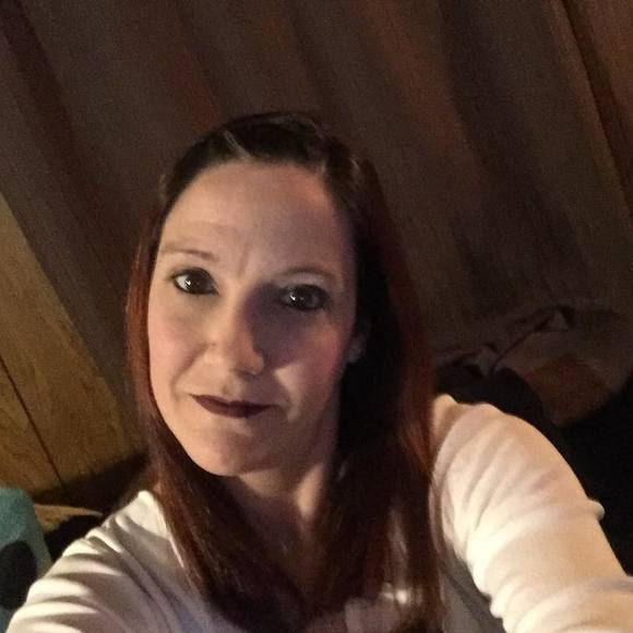 Profile Picture of Aml Aml (@425anna) on Poshmark