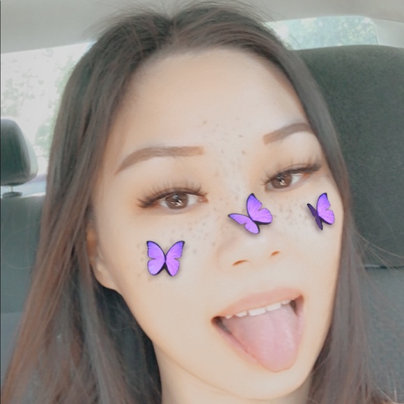 Profile Picture of Vivian Lin (@viviaanlin) on Poshmark
