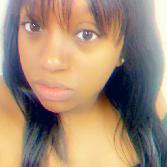 Profile Picture of Chelsey Laster (@lasterchels) on Poshmark