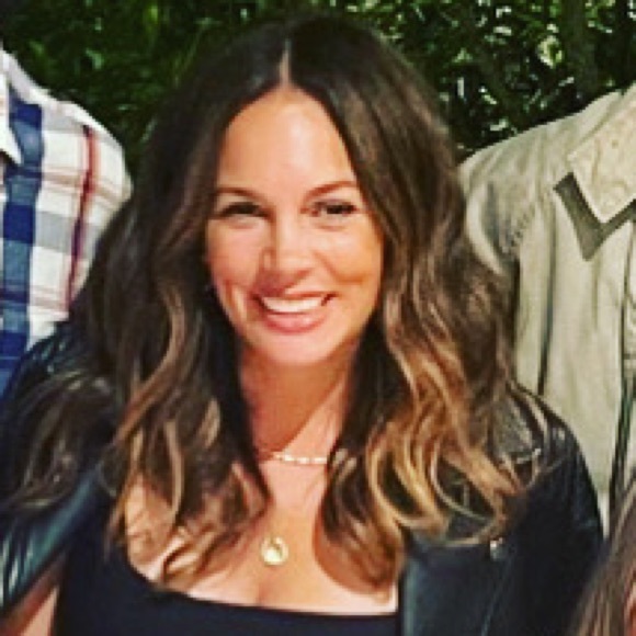 Profile Picture of Erin Bertelle (@erbertelle) on Poshmark