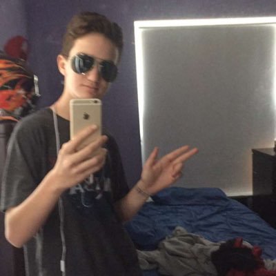 Profile Picture of Steven Hollinger (@lineripper) on Twitter