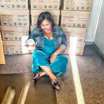 Profile Picture of Lynn May (@Pixie_LM) on Twitter