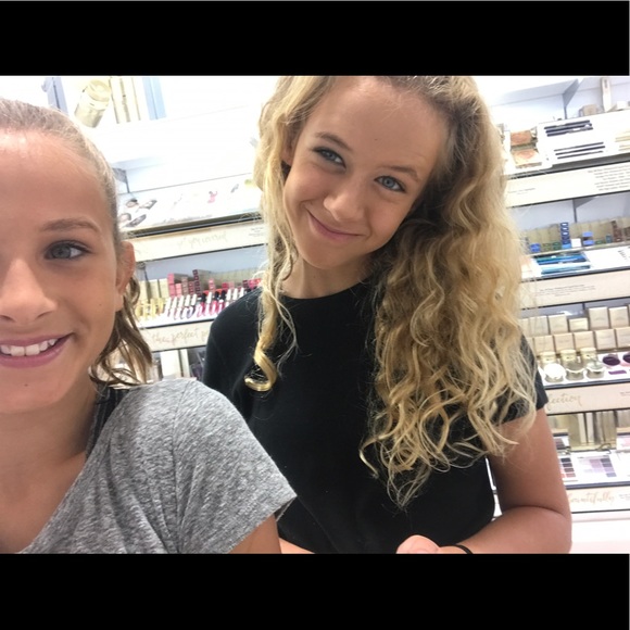 Profile Picture of Gwyneth Jonrs (@gajones1211) on Poshmark