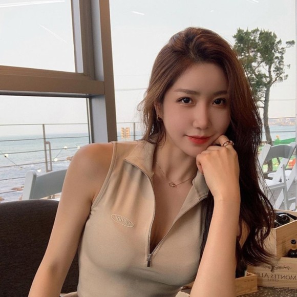 Profile Picture of Laura Dahlman (@pyrvlenuosvas) on Poshmark