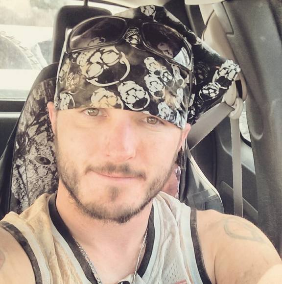 Profile Picture of Derek Snell (@derekjsnell) on Poshmark