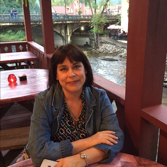 Lysne Cook - Poshmark Profile Picture of Lysne Cook (@lysnecook1) on Poshmark