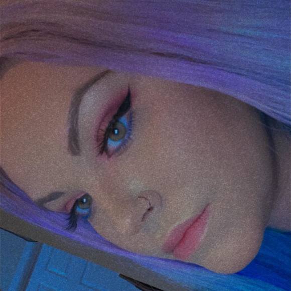 Profile Picture of Lauren Reutter (@laurenr77) on Poshmark