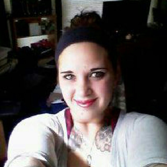 Profile Picture of Cassandra Stefanec (@cmstefanec) on Poshmark