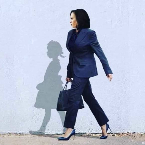 Profile Picture of Moki Cajigal (@mokibb) on Poshmark