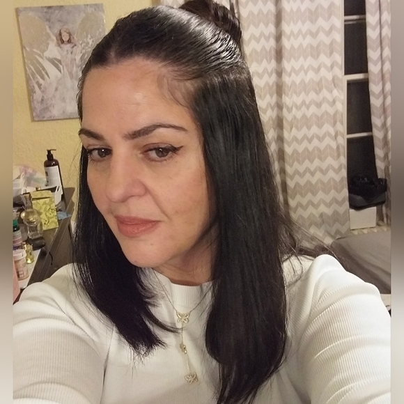 Profile Picture of Joellyn Nunno (@jmn10259778) on Poshmark