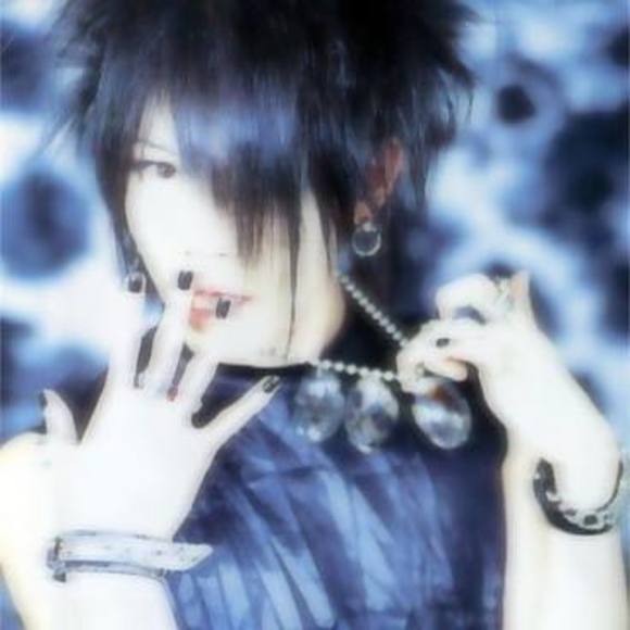 Profile Picture of Junny Junny (@junnyjunny) on Poshmark