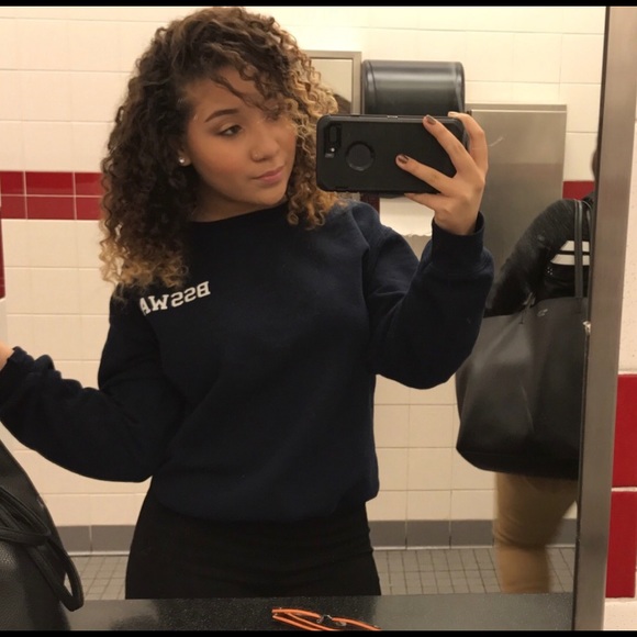 Profile Picture of Amy Almanzar (@amynicolaa) on Poshmark