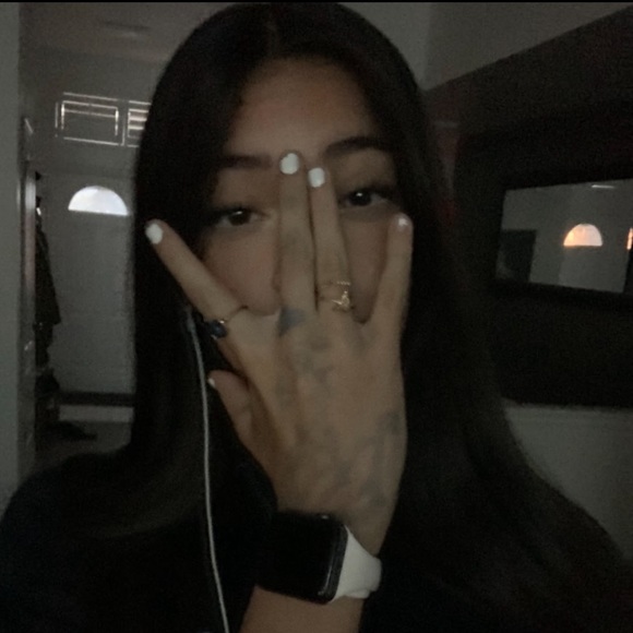 Profile Picture of Lavea Herbert (@aloha0408) on Poshmark