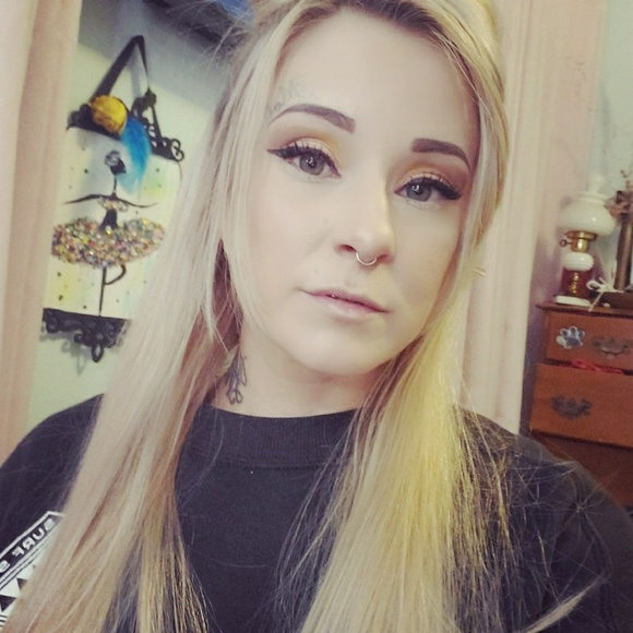 Profile Picture of Kalea Gnagy (@milfy1017) on Poshmark