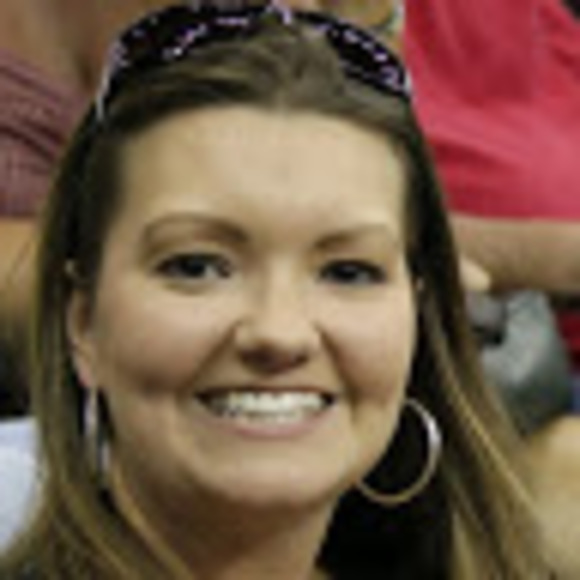 Profile Picture of Beverly Ward (@softballmom1624) on Poshmark