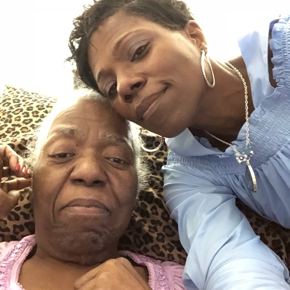 Profile Picture of Myrtle Green (@myrtgreen) on Poshmark