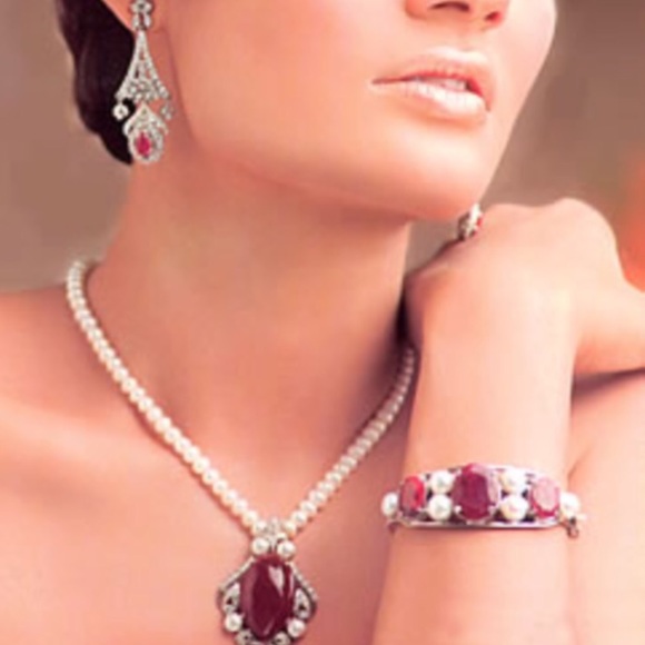 Profile Picture of Ruby Gill (@mimajewelry) on Poshmark