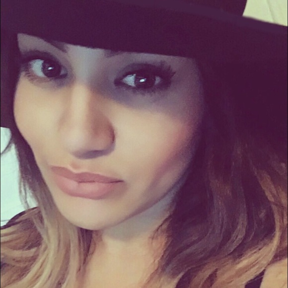 Profile Picture of Erica Standi (@eeka2002) on Poshmark