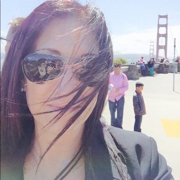 Anella Devone - Poshmark Profile Picture of Anella Devone (@twovines) on Poshmark