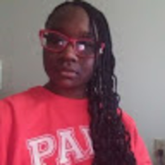 Profile Picture of Makayla Calhoun (@makaylacalhoun) on Poshmark