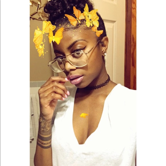 Profile Picture of Stephanie Toxey (@mrslee1993) on Poshmark
