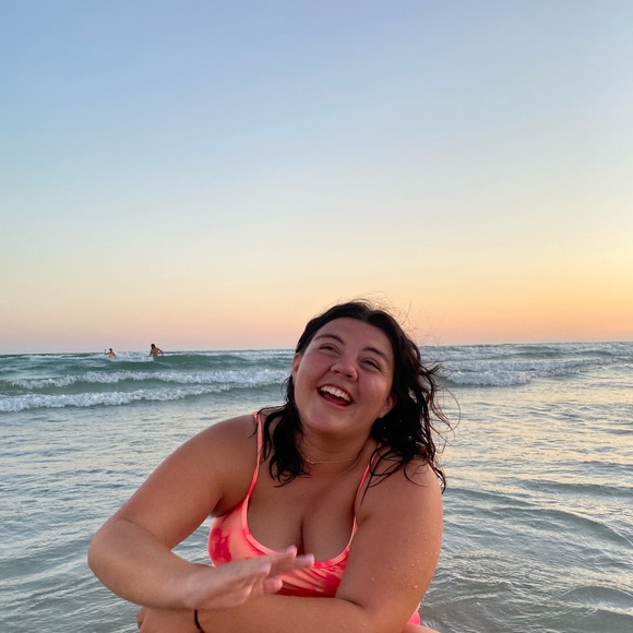 Profile Picture of Alexia Suarez (@alexiasuar) on Poshmark