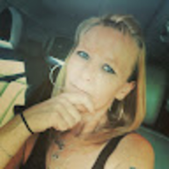 Kelly Markham - Poshmark Profile Picture of Kelly Markham (@mikel2007) on Poshmark