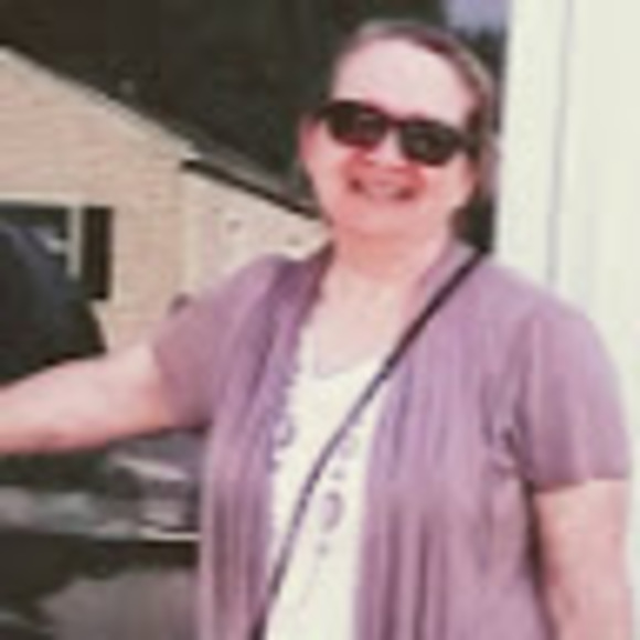 Profile Picture of Sherry Edmondson (@sedmond7) on Poshmark