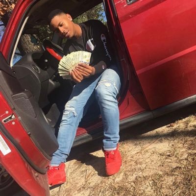 Profile Picture of Eric Langford (@TrapGodStatus) on Twitter