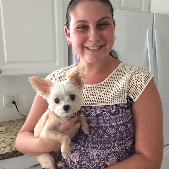 Profile Picture of Alexis Brownstein (@alexisb507) on Poshmark