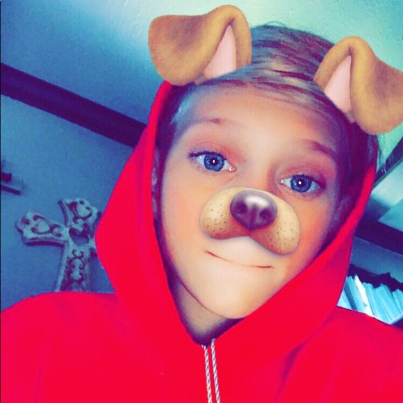 Profile Picture of Zayne Cortines (@zayner11) on Poshmark